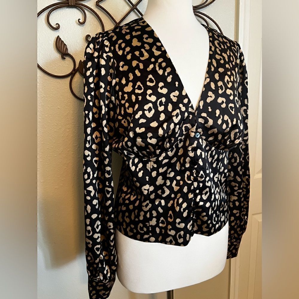 Lulus Cambera Black Leopard Print Satin Button-Up Crop Top, size medium - Picture 8 of 14